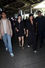 Suhana Khan, Aditi Dot, Mihir Ahuja and The Archies cast seen at the airport on 20 Jun 2023 (11)_6491bd61ef922.JPG