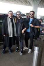 Neil Nitin Mukesh, Nitin Mukesh, Naman Nitin Mukesh seen at the airport on 7 July 2023 (7)_64a8086cda81a.jpg