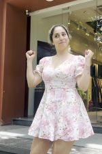 Neha Bhasin Spotted at Store In Bandra on 20th August 2023 (8)_64e23128aee69.jpg