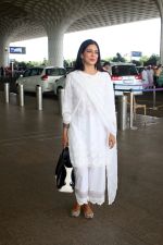 Malavika Mohanan Spotted At Airport Departure on 31st August 2023 (11)_64f0370deb1aa.JPG