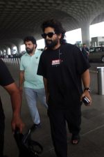Allu Arjun spotted at Airport Departure on 23rd Sept 2023 (9)_650ee028e64f9.JPG