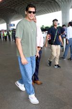 Vijay Varma spotted at Airport Departure on 23rd Sept 2023 (12)_650fe02a66a09.jpg