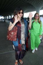 Alka Yagnik Spotted At Airport Departure on 30th Sept 2023 (15)_651959d06a827.JPG